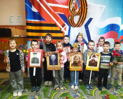 Бессмертный полк шагает по стране Бессмертный полк шагает по стране.