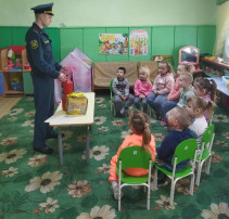Сотрудник МЧС в гостях у ребят! Сотрудник МЧС в гостях у ребят!.